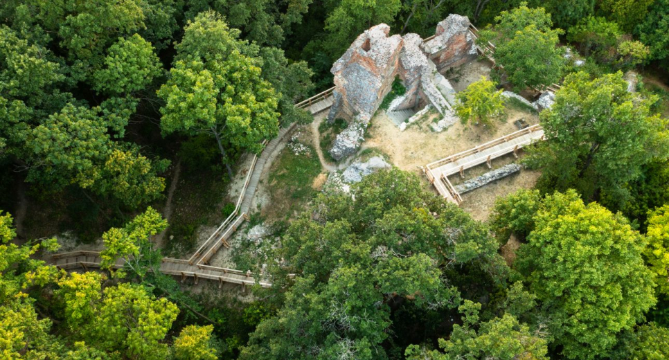 Megújult környezettel ismét látogatható a Kereki vár
