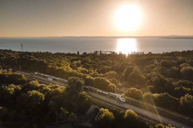 Grafikus helyfoglalást tesztel a balatoni vonatokon a MÁV-Start