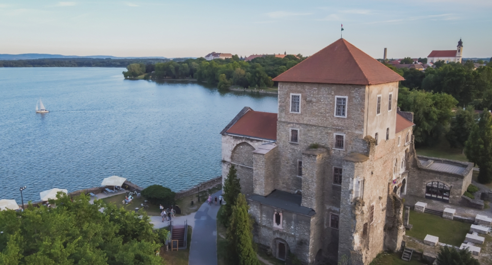 Csodás Magyarország: Tekerd körbe Tatát!