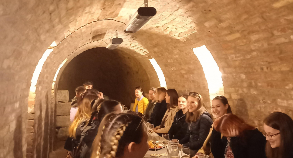 Szakmai tanulmányúton vettek részt a SZTE-GTK turizmus-vendéglátás szakos hallgatói Etyeken