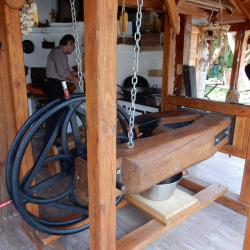 Hogyan készül a tökmagolaj? Olajsütés hagyományos módon, kézi erővel úgy, ahogy öreganyáink csinálták