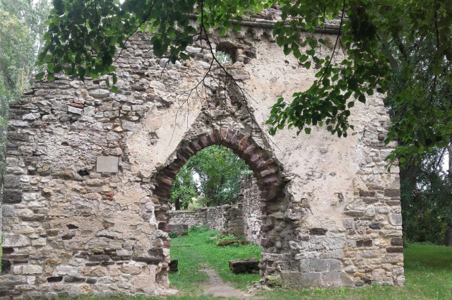 Megújult a Kövesdi templomrom a Balaton-felvidéki Aszófőn