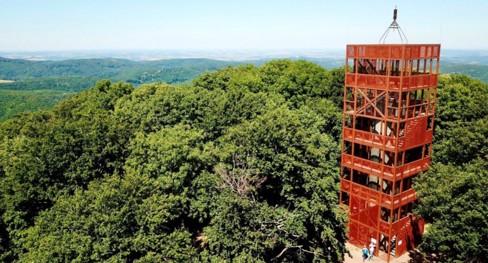 A matrjoska-kilátó és a vak herceg menedéke