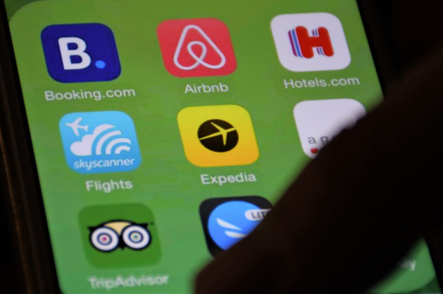 Átláthatóbb szállásfoglalási platformokat szeretne az EU