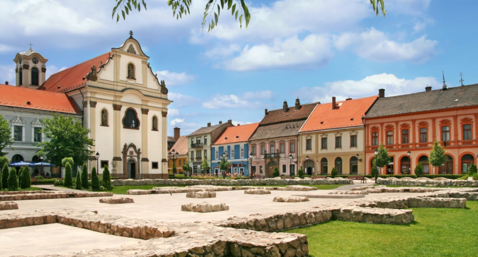 Magyarország vár – Barokk szépség a Naszály lábánál