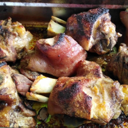 KEMENCÉS NAP 2022 MAGYAREGREGY. KEMENCÉS SÜLTEK, HÁZI KENYÉR, HÁZI BODZASZÖRP AZ ÖREG DIÓFA ALATT