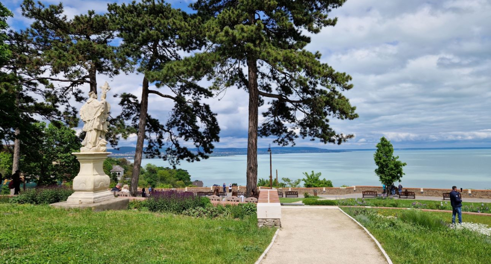 Magyarország vár: Barangolások a Balaton szívében