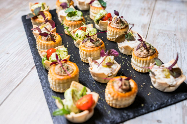 Könyv készült az erdőben fellelhető finomságokról