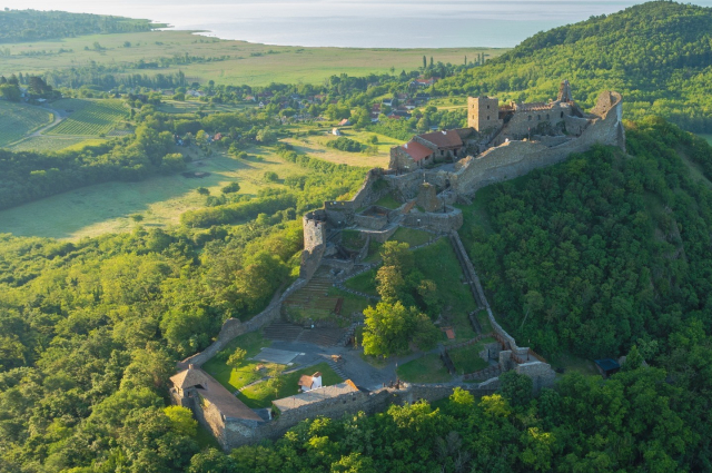 Szigliget megújul: látványos attrakciófejlesztés indul a Balaton északi partján