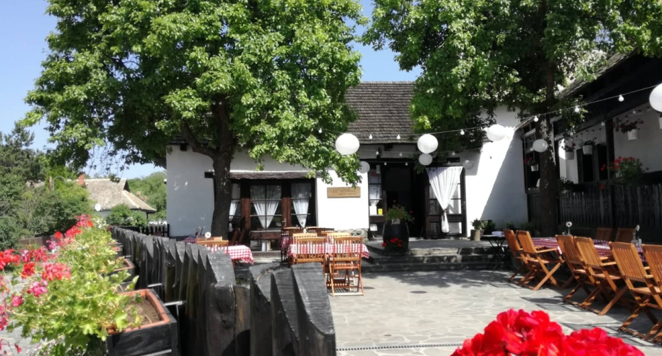 Bezárt Hollókő népszerű étterme