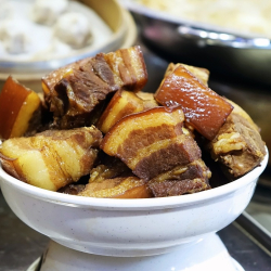 Hagyományőrző falusi disznóvágás Nagyvelegen